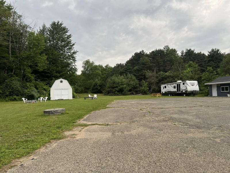 Lexingtons LillyPad (Azure Tides, Lexington Budget Motel) - Web Listing (newer photo)